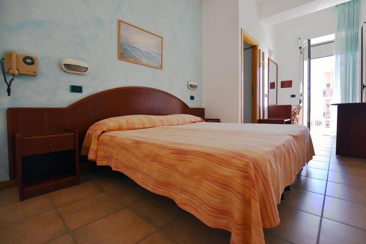 Hotel Europa Misano Adriatico Exterior photo